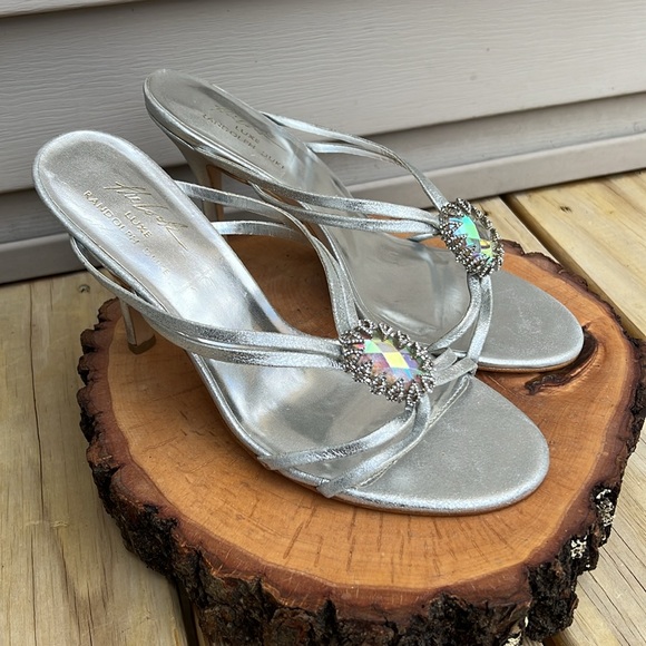 ❌ DONATED ❌ - 💚 3 for $12 💚 - The Look Luxe Randolph Duke Heels - Picture 3 of 16